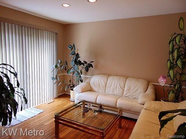 21301 Harvard Road Southfield, MI 48076 - Photo 3 of 17 DSC00877.JPG