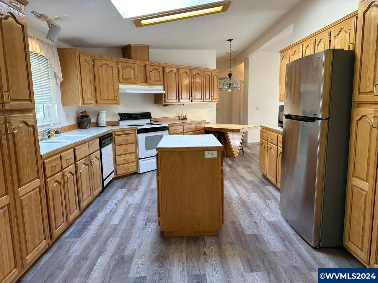 1737 Southwest Clay Street Dallas, OR 97338 - Photo 4 of 35 Gallery Image 4