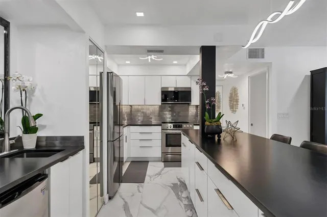 $299,000 | 1714 69th Avenue West, Unit B203, Bradenton, FL 34207