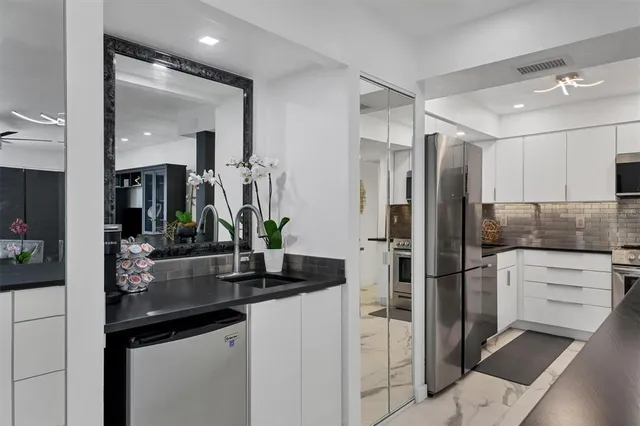 $299,000 | 1714 69th Avenue West, Unit B203, Bradenton, FL 34207