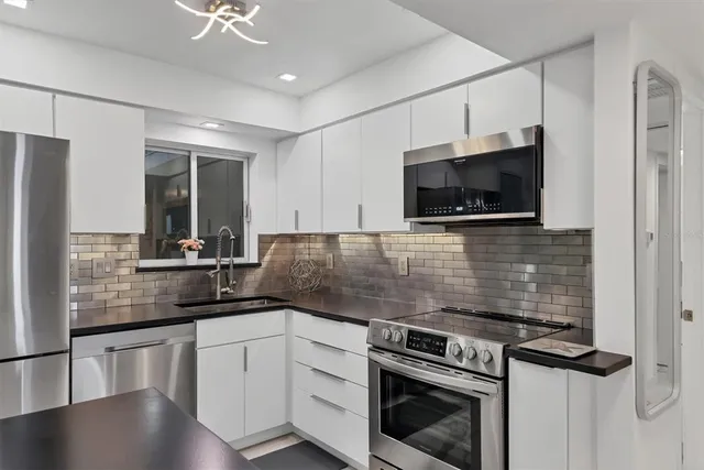 $299,000 | 1714 69th Avenue West, Unit B203, Bradenton, FL 34207