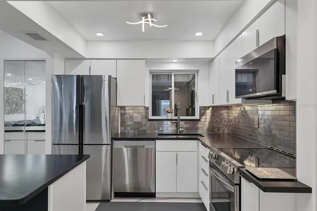 $299,000 | 1714 69th Avenue West, Unit B203, Bradenton, FL 34207