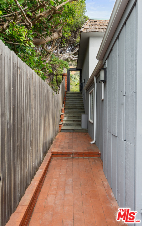 31336 Broad Beach Road Malibu, CA 90265 - Photo 2 of 37 Gallery Image 2