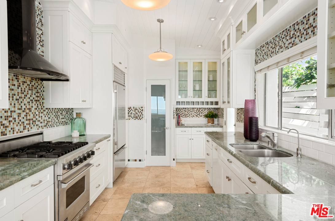 31336 Broad Beach Road Malibu, CA 90265 - Photo 11 of 37 Gallery Image 11