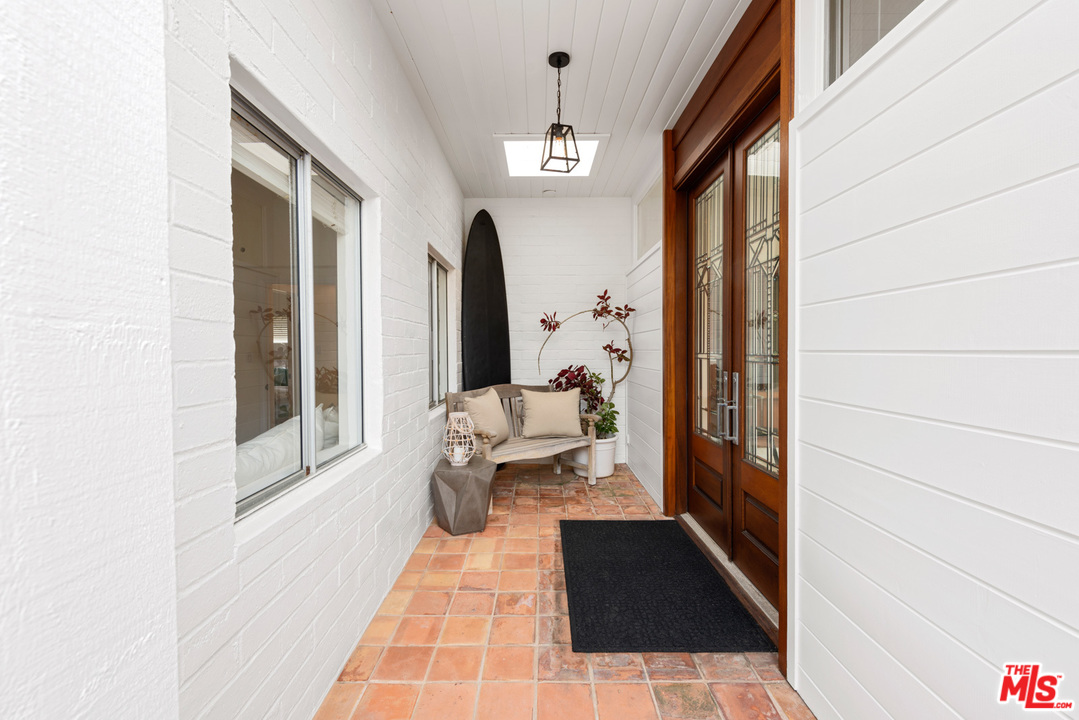 31336 Broad Beach Road Malibu, CA 90265 - Photo 3 of 37 Gallery Image 3