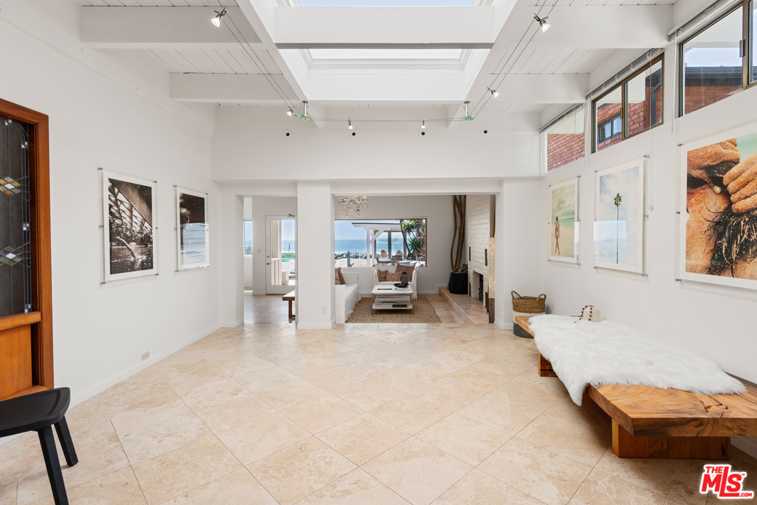 31336 Broad Beach Road Malibu, CA 90265 - Photo 5 of 37 Gallery Image 5