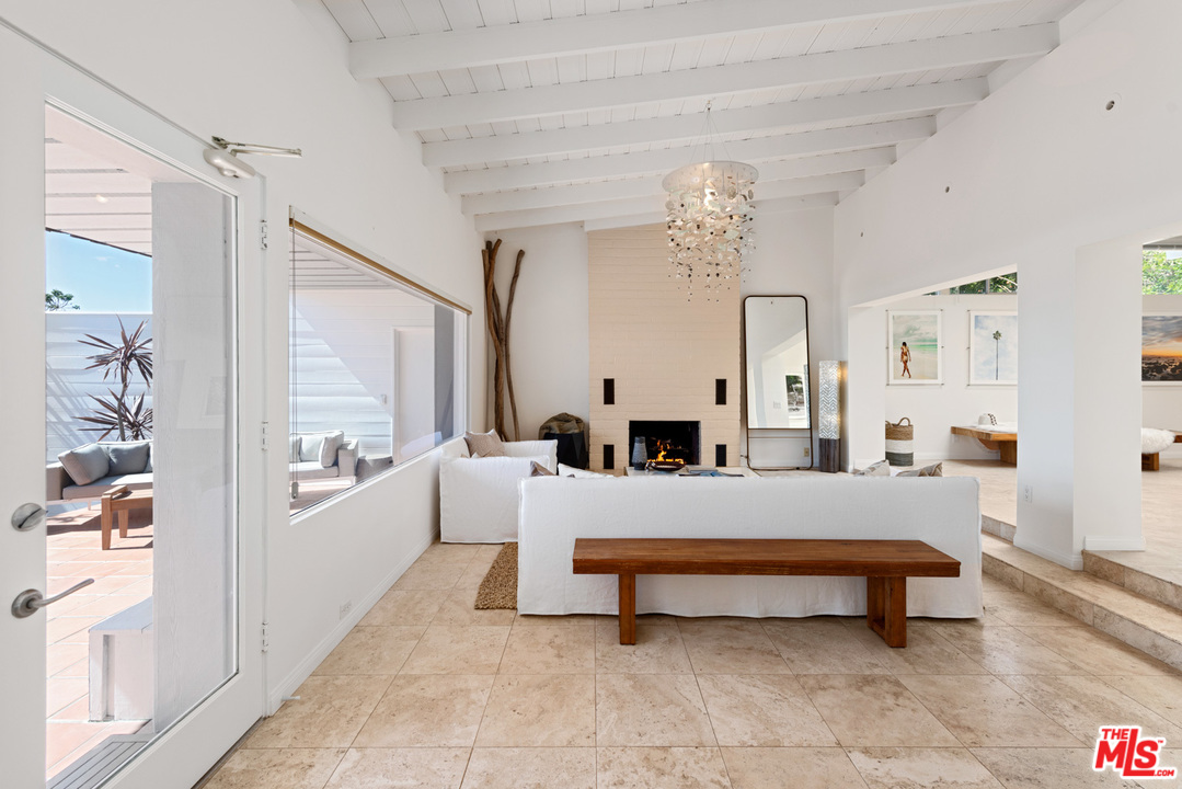31336 Broad Beach Road Malibu, CA 90265 - Photo 7 of 37 Gallery Image 7