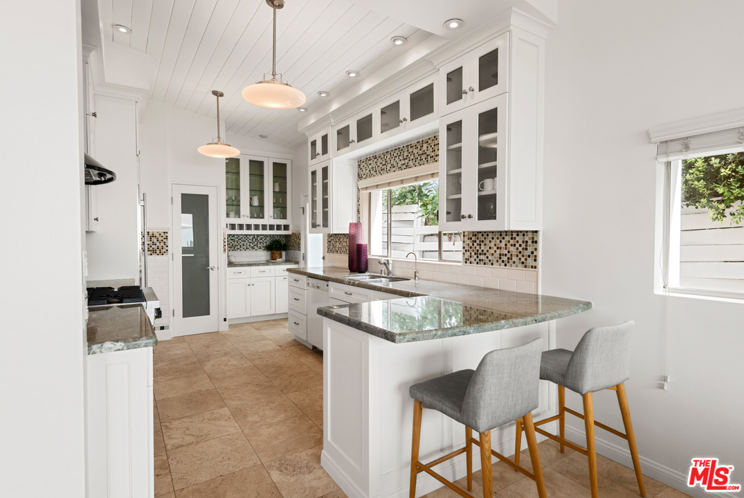 31336 Broad Beach Road Malibu, CA 90265 - Photo 10 of 37 Gallery Image 10
