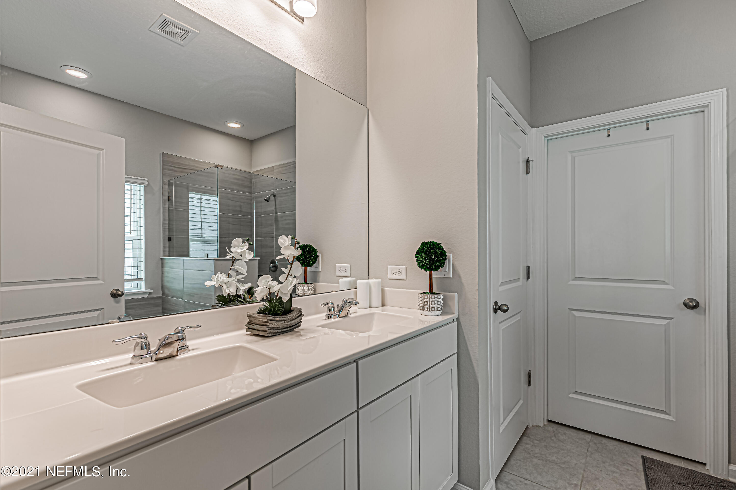 9993 Kevin Road Jacksonville, FL 32257 - Photo 56 of 66 28-Owner's Bathroom
