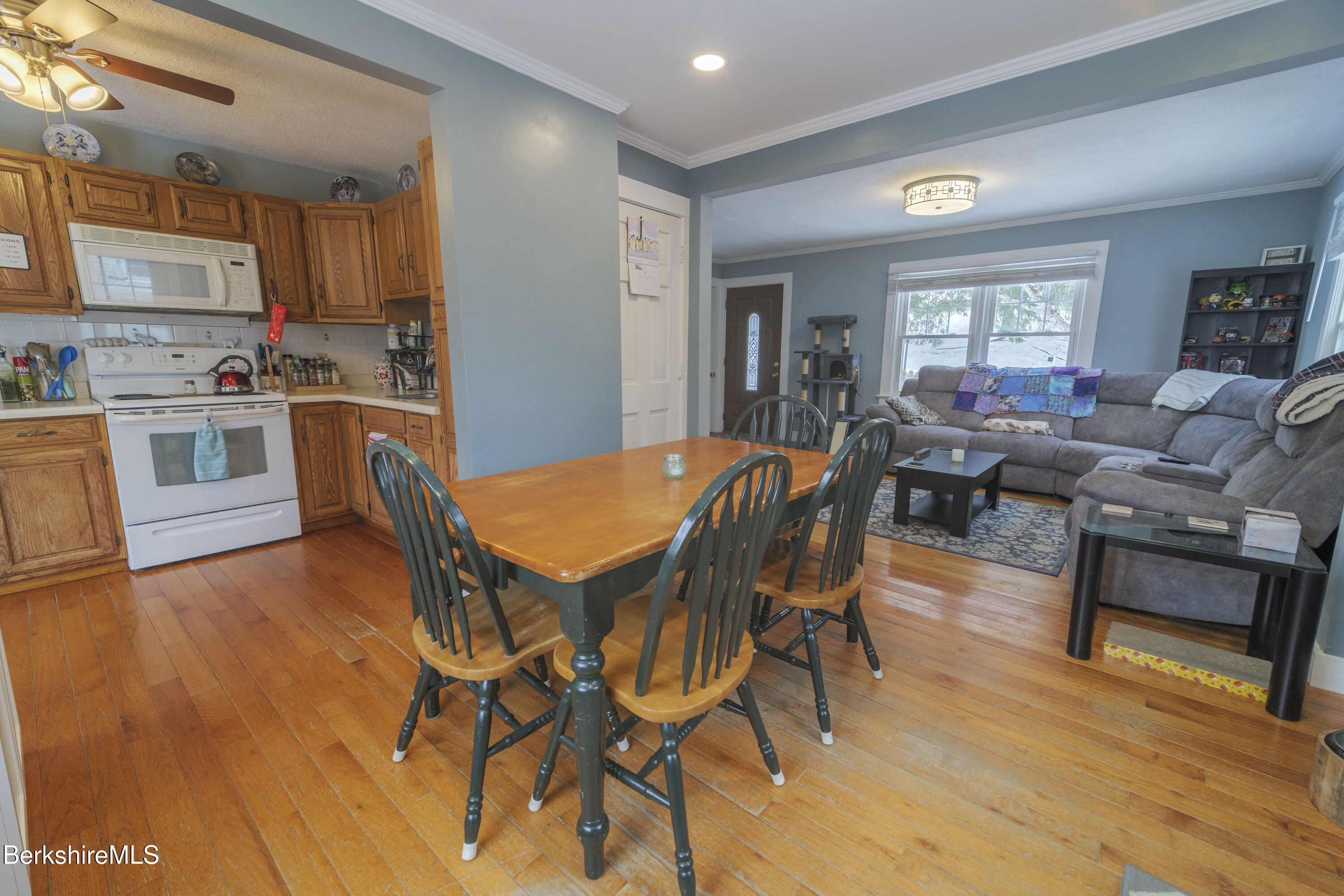 32 Longview Road Lanesborough, MA 01237 - Photo 6 of 20 Dining/ living area
