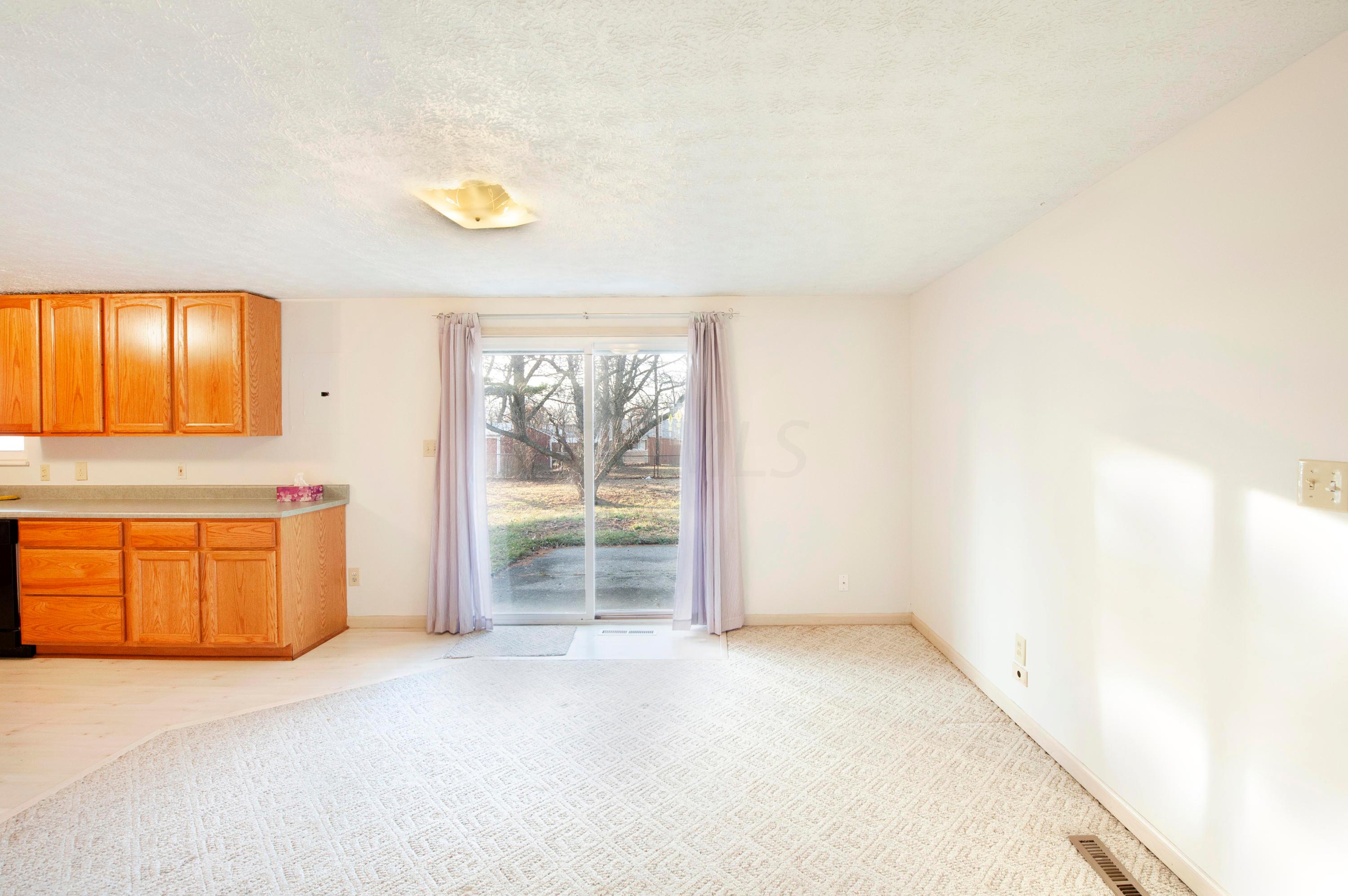 1697 Rosehill Road Reynoldsburg, OH 43068 - Photo 4 of 25