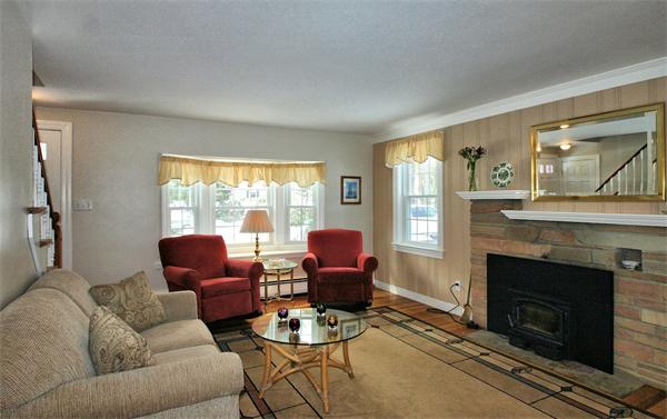 141 Concord Road Wayland, MA 01778 - Photo 5 of 23
