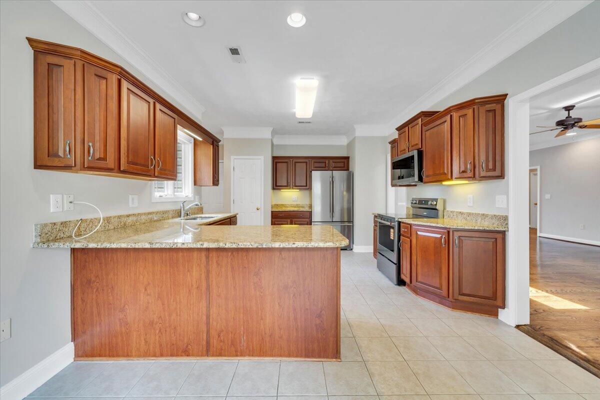 2512 Oak Ridge Lane Salem, VA 24153 - Photo 19 of 49 21-MIB03074
