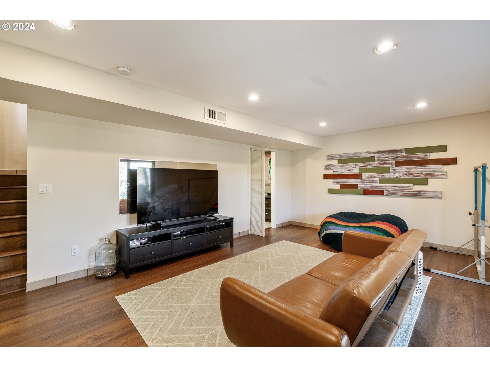 4335 Southwest Cullen Boulevard Portland, OR 97221 - Photo 25 of 46 a living room with furniture and a flat screen tv
