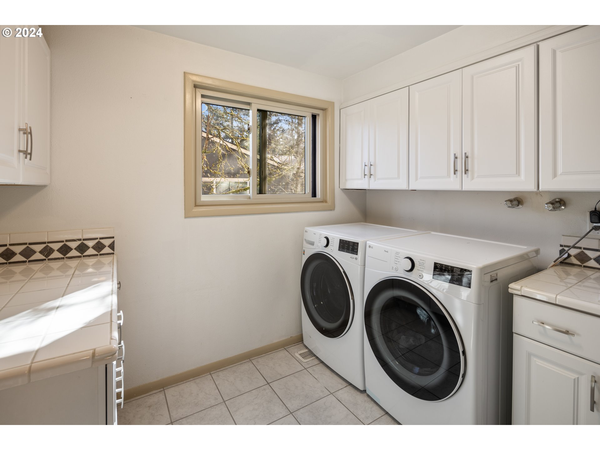 4335 Southwest Cullen Boulevard Portland, OR 97221 - Photo 29 of 46 a view of kitchen and sink