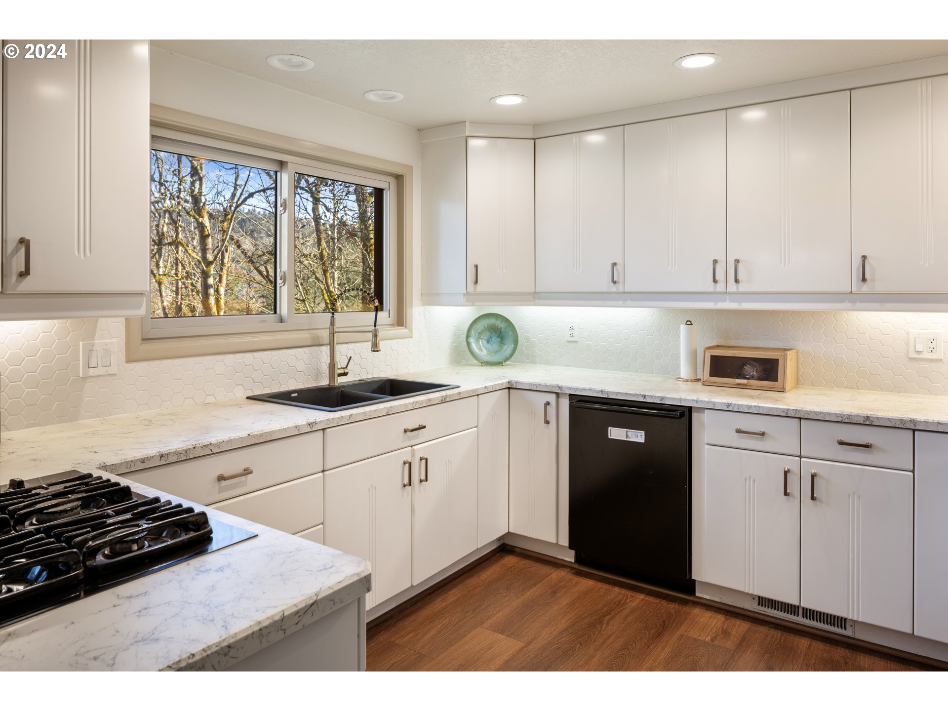 4335 Southwest Cullen Boulevard Portland, OR 97221 - Photo 8 of 46