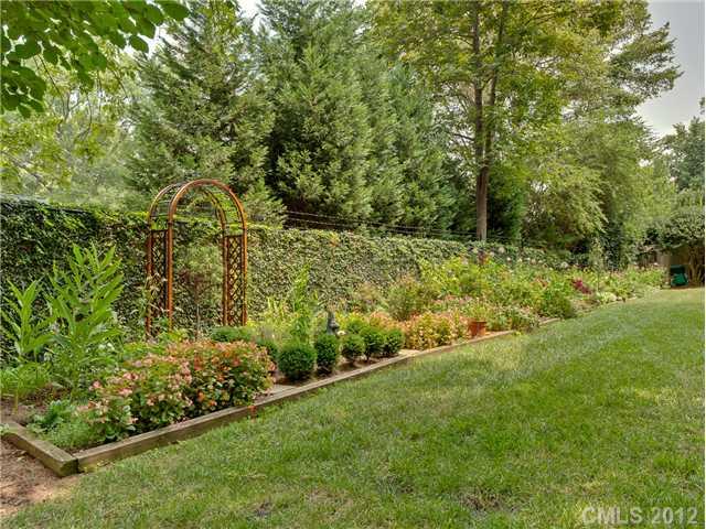 872 Cherokee Road, Unit 7 Charlotte, NC 28207 - Photo 16 of 16 Gallery Image 16