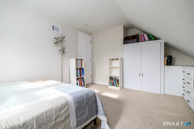 a bed room with a bed and a closet