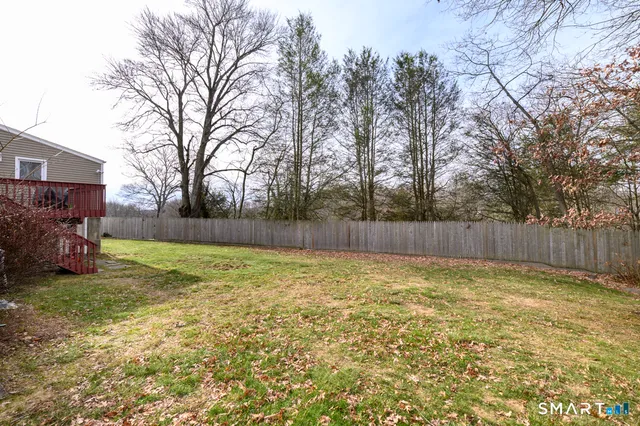 a view of a yard with a house
