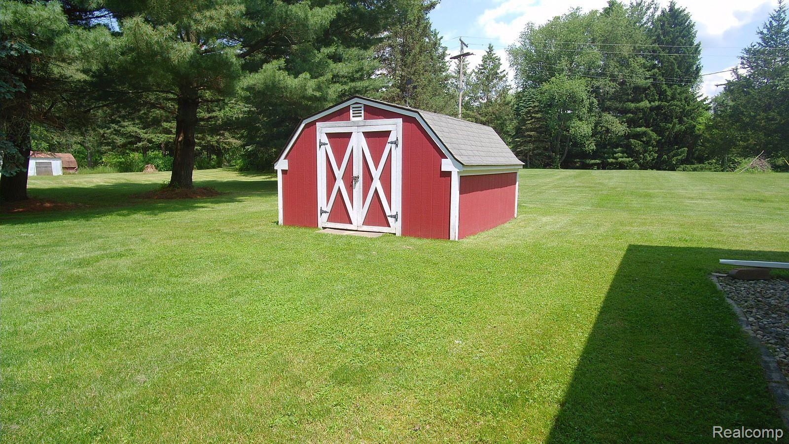 8571 Farley Road Pinckney, MI 48169 - Photo 31 of 32 28 SHED.jpg