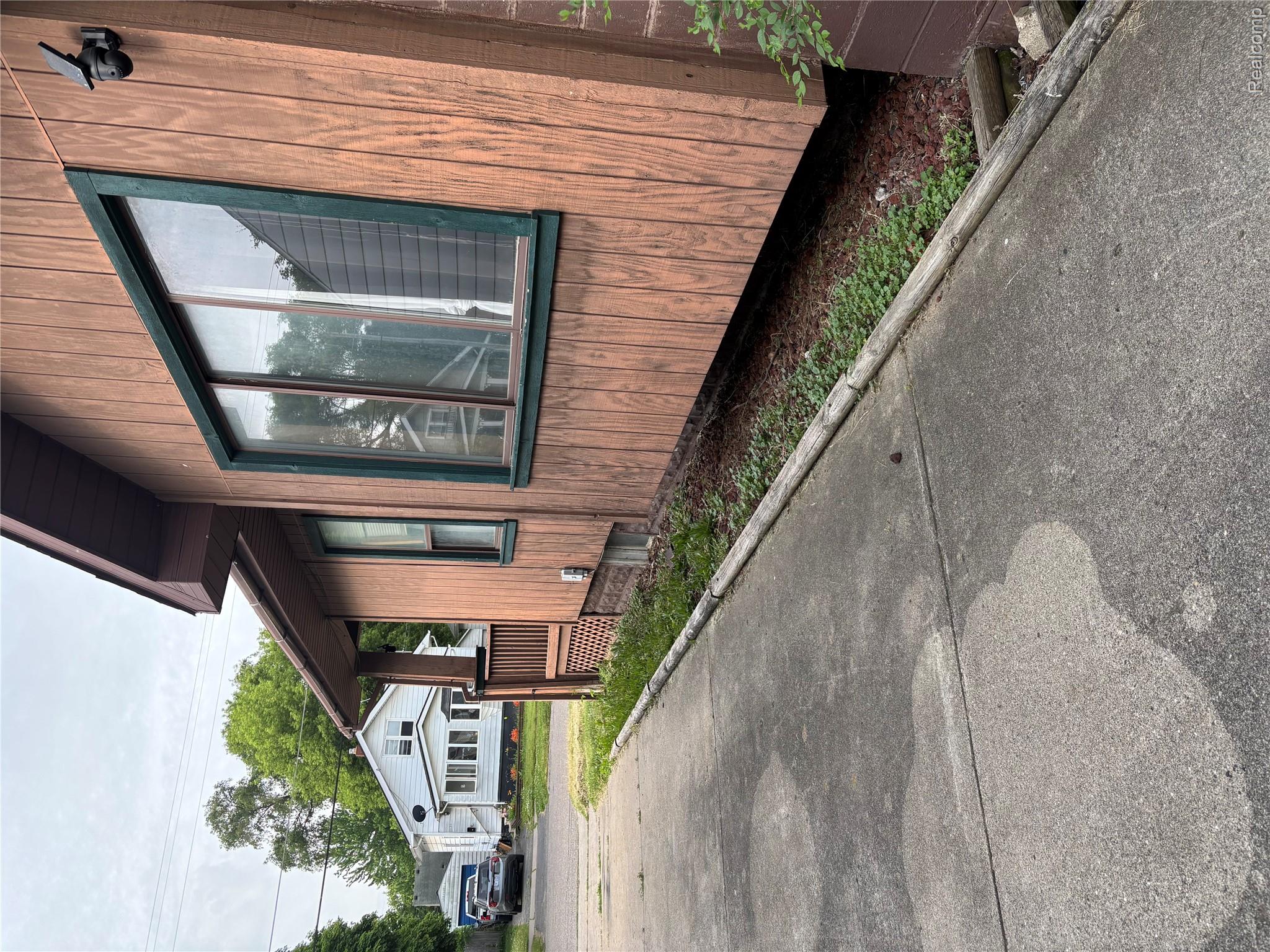 1122 Simcoe Avenue Flint, MI 48507 - Photo 3 of 21 IMG_1507.jpeg