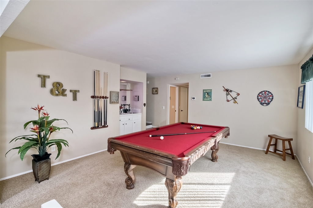 447 Mainsail Road Oceanside, CA 92054 - Photo 11 of 25 Great Room with a wet bar