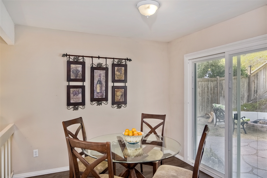 447 Mainsail Road Oceanside, CA 92054 - Photo 7 of 25 Eat-in kitchen, overlooks big backyard!
