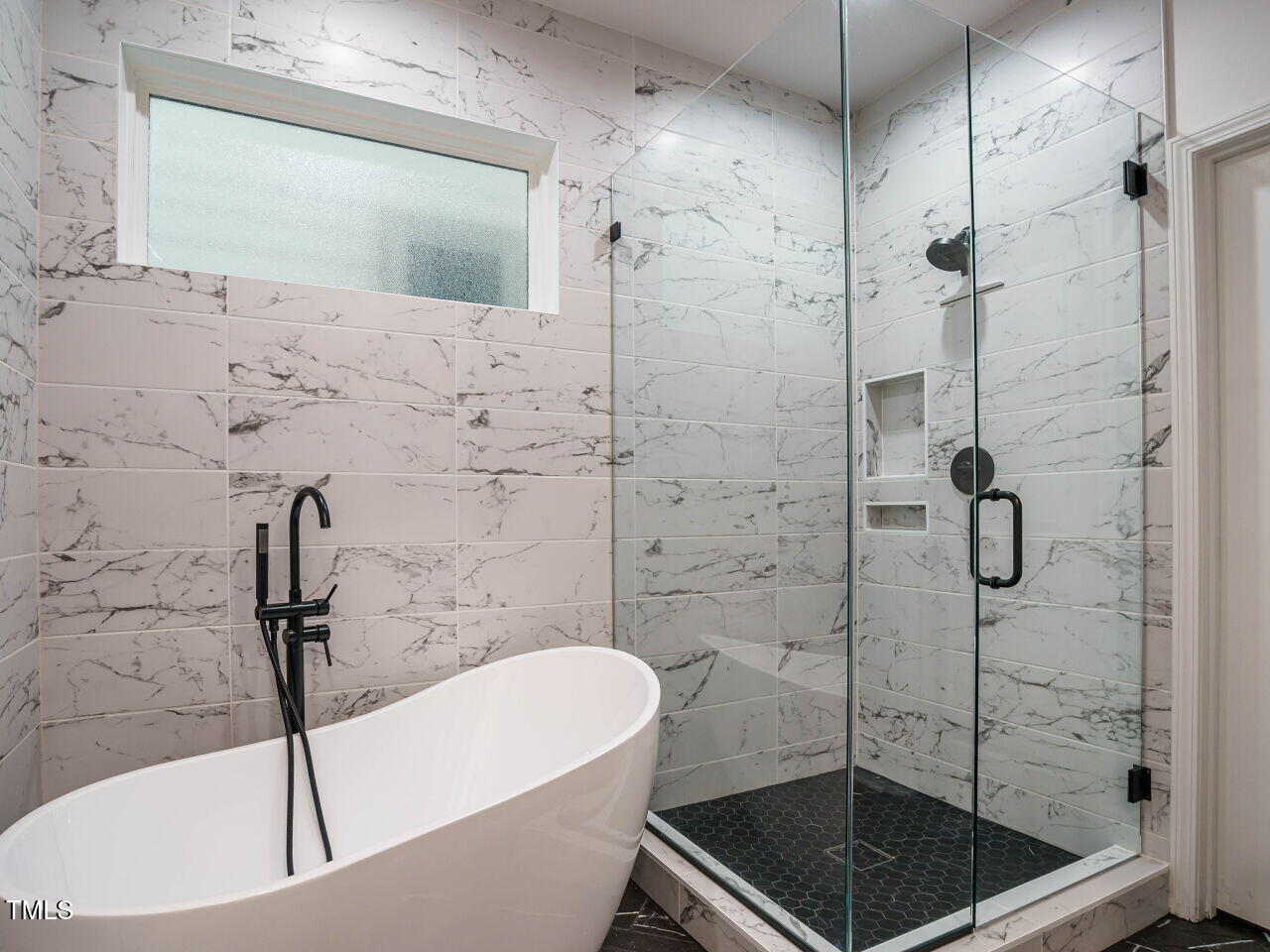 5514 Wade Park Boulevard Raleigh, NC 27607 - Photo 20 of 31 a bathroom with a shower and bathtub