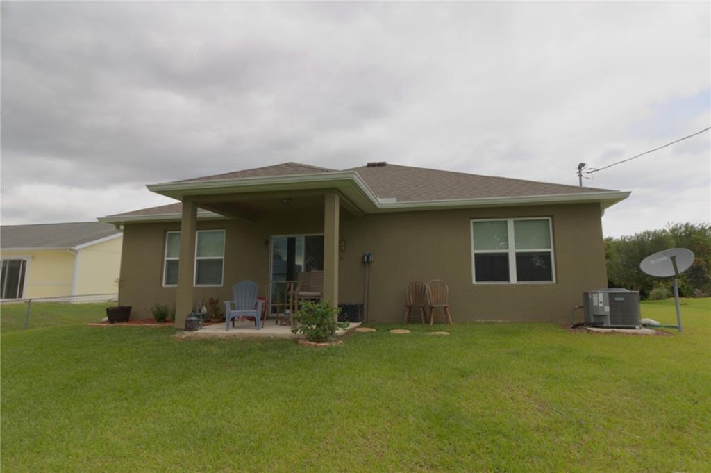 851 Foster Avenue Sebastian, FL 32958 - Photo 7 of 36