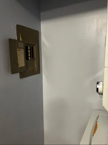 $195,000 | 1955 North Hicks Road, Unit 105, Palatine, IL 60074