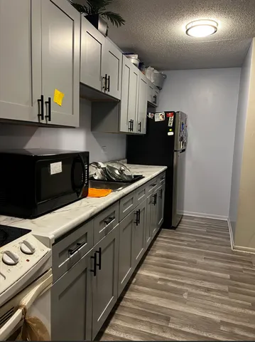 $195,000 | 1955 North Hicks Road, Unit 105, Palatine, IL 60074