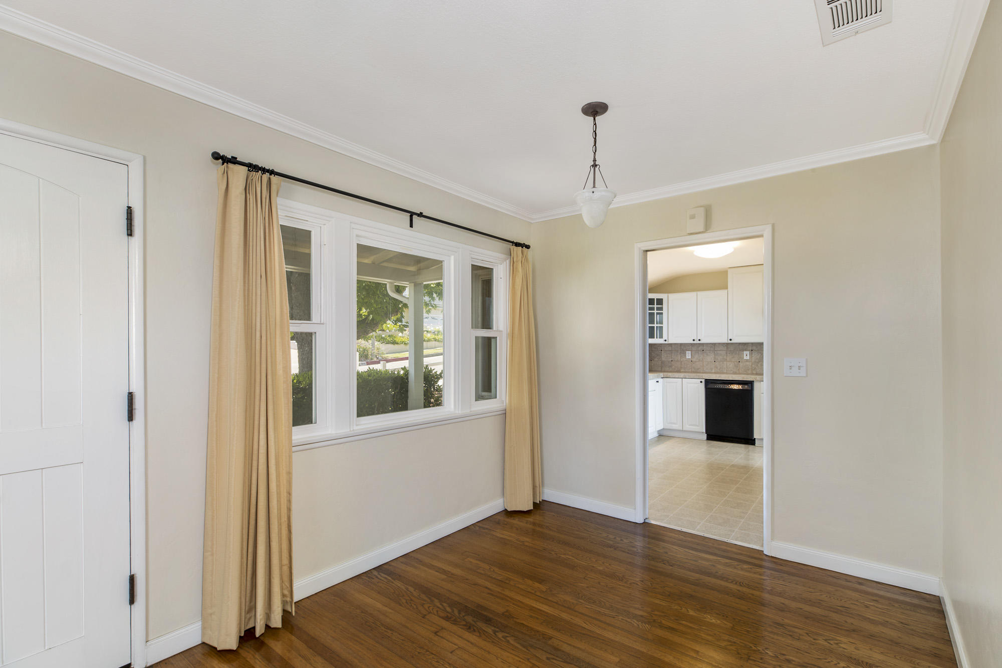 404 Terrace Road Santa Barbara, CA 93109 - Photo 12 of 22 Dining area