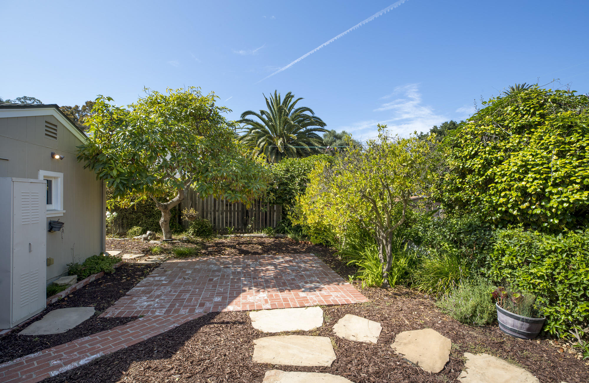 404 Terrace Road Santa Barbara, CA 93109 - Photo 17 of 22 Backyard