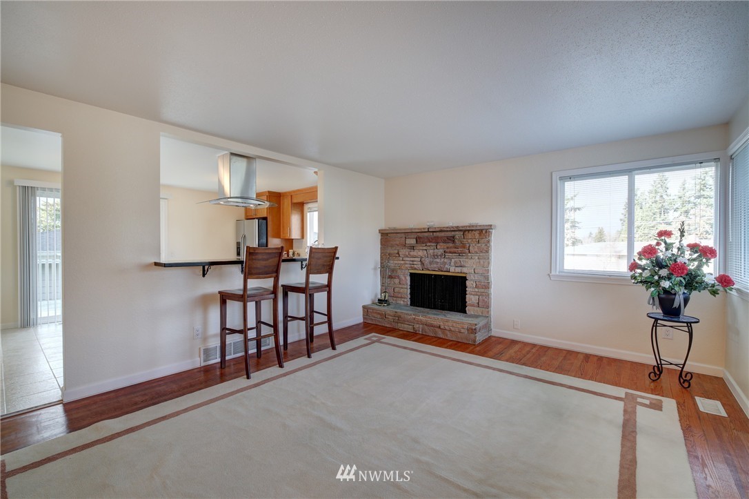 2617 Northeast 18th Street Renton, WA 98056 - Photo 3 of 18