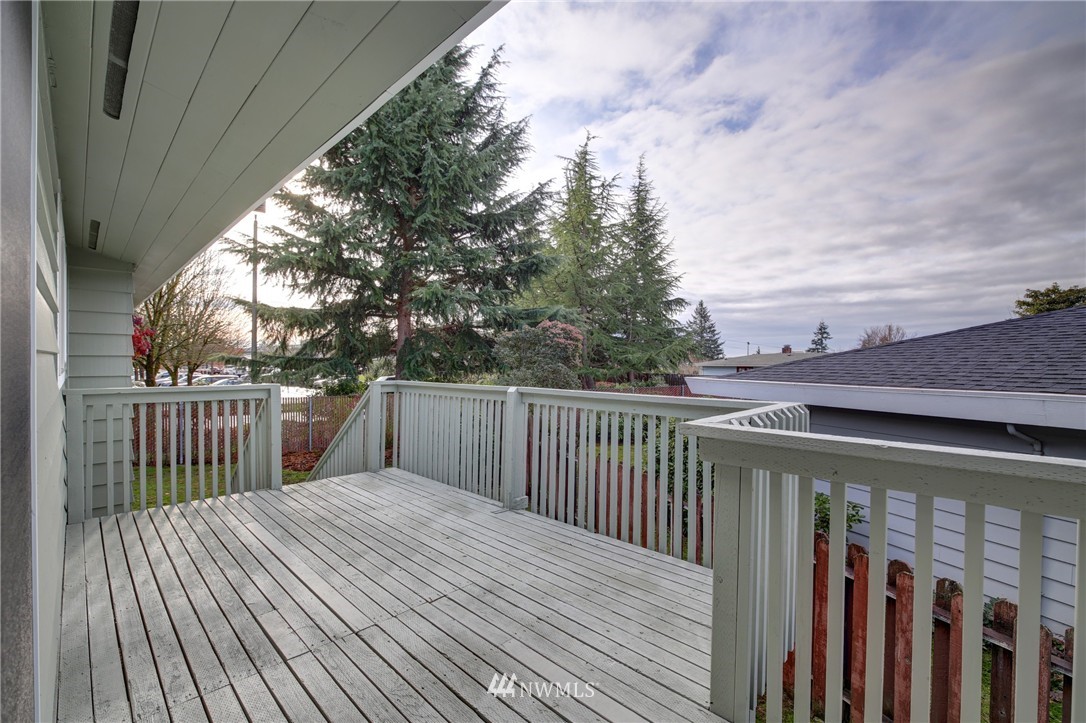 2617 Northeast 18th Street Renton, WA 98056 - Photo 7 of 18