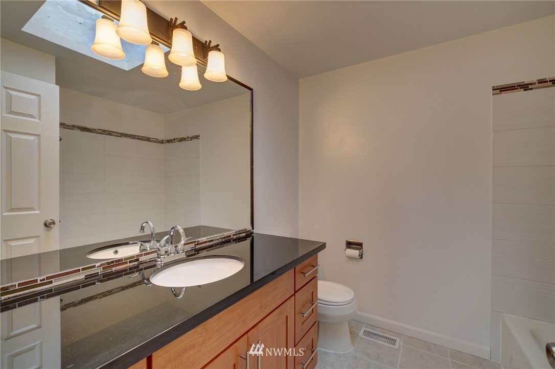 2617 Northeast 18th Street Renton, WA 98056 - Photo 9 of 18