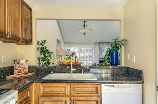 $1,249,000 | 19809 Windjammer Lane, Huntington Beach, CA 92648