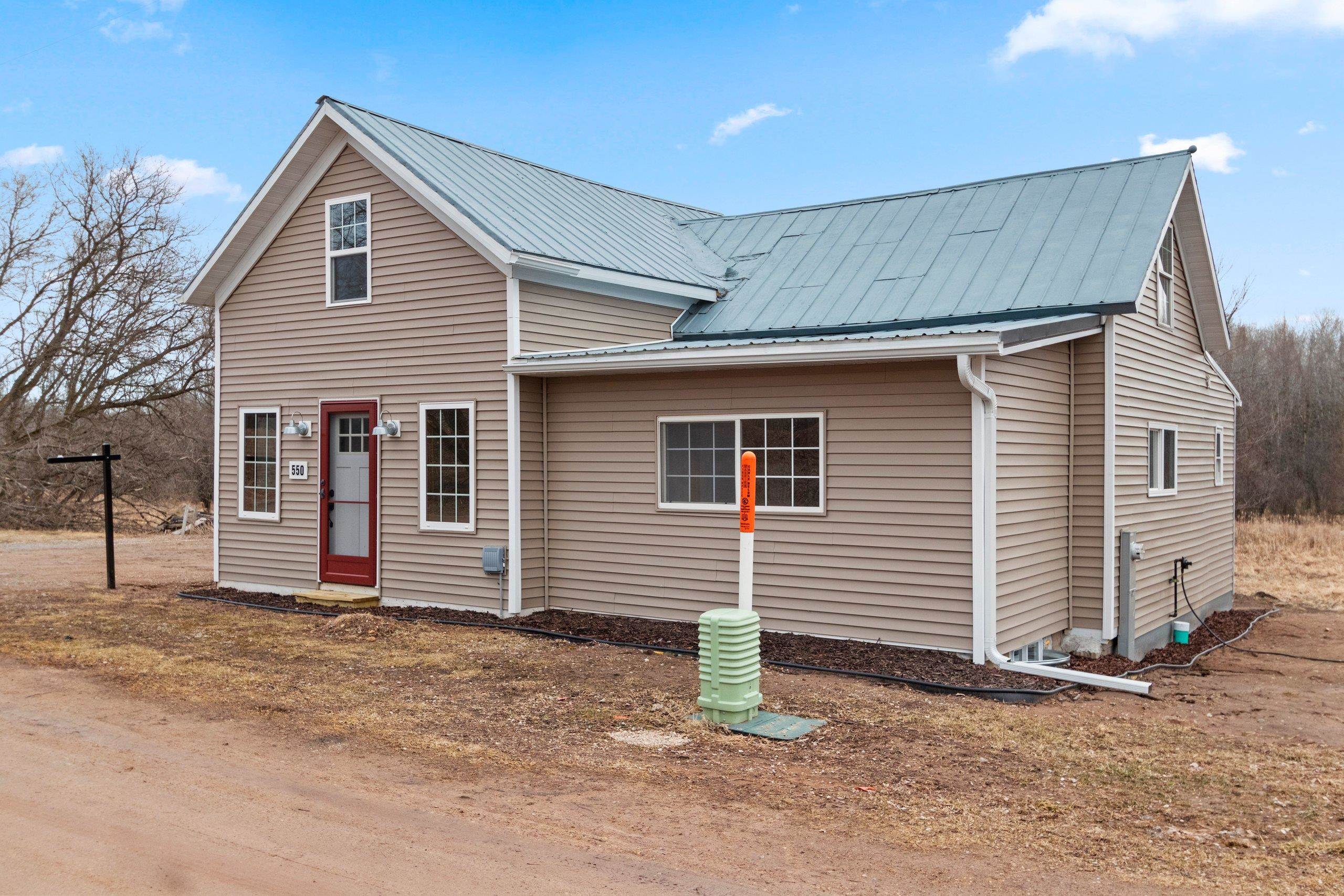 550 Barke Street Gillett, WI 54124 - Photo 4 of 38