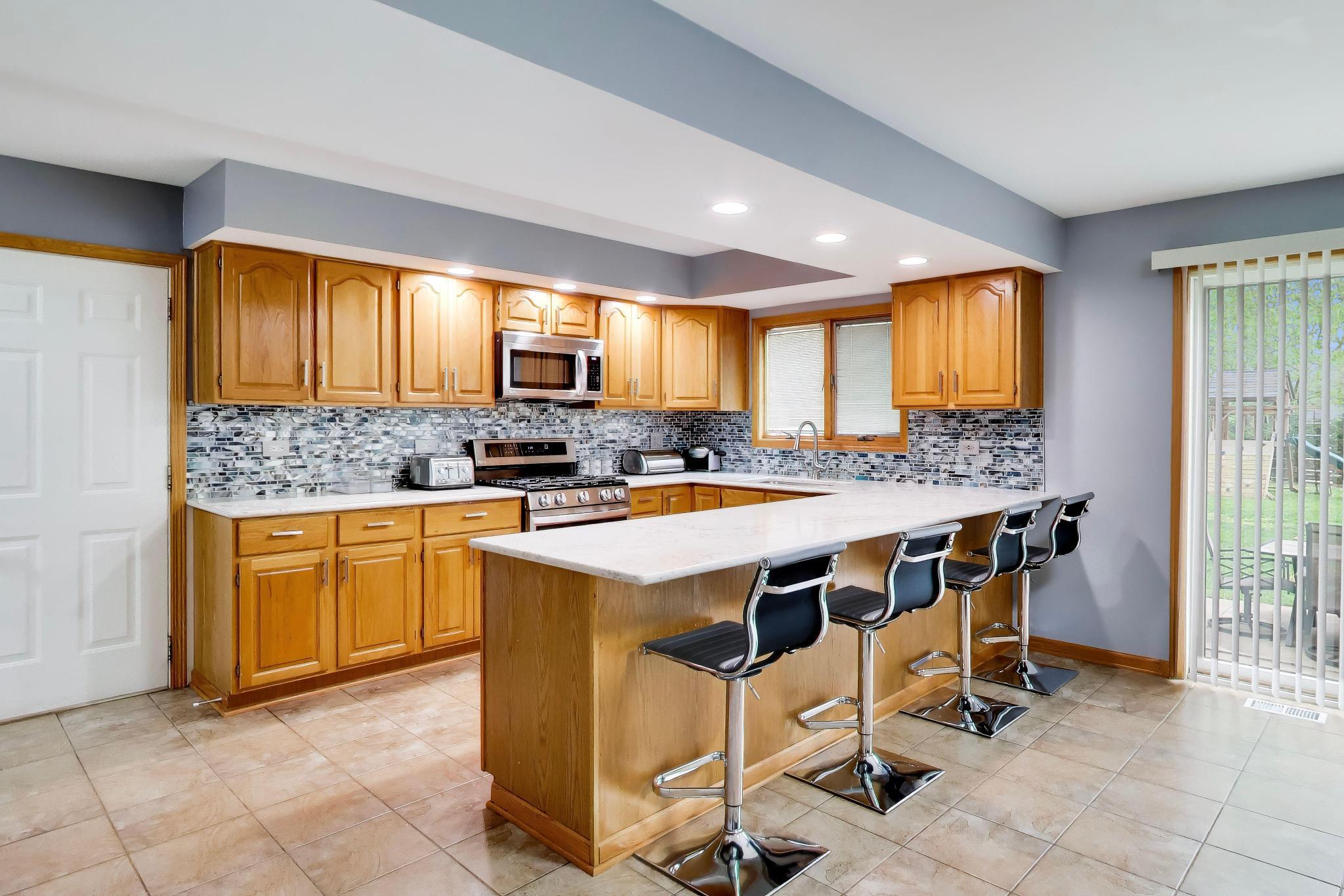 2116 Ridge Road Highland, IN 46322 - Photo 11 of 50 2048x1366