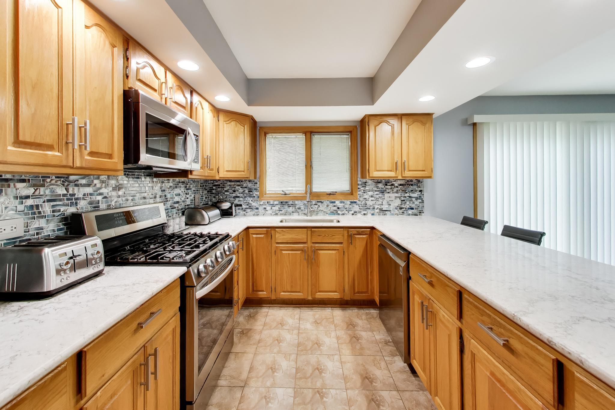 2116 Ridge Road Highland, IN 46322 - Photo 12 of 50 2048x1366