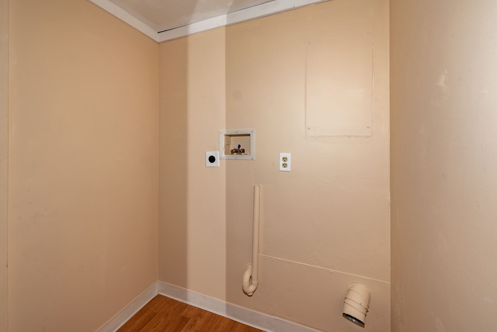 4 Raintree Circle, Unit 4D Brockton, MA 02302 - Photo 5 of 24 a bathroom with a shower