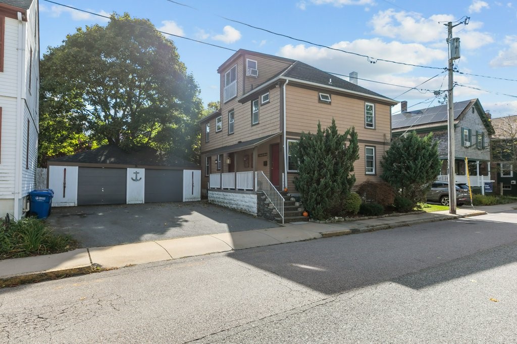 21 Slocum Street, Unit 2 Newport, RI 02840 - Photo 7 of 15