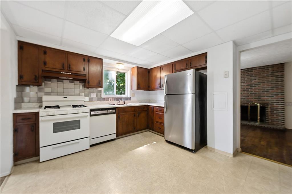690 Blue Ridge Road Pittsburgh, PA 15239 - Photo 8 of 33