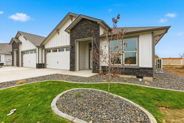 $505,850 | 22 North Country Club Drive, Unit 22, Deer Park, WA 99006