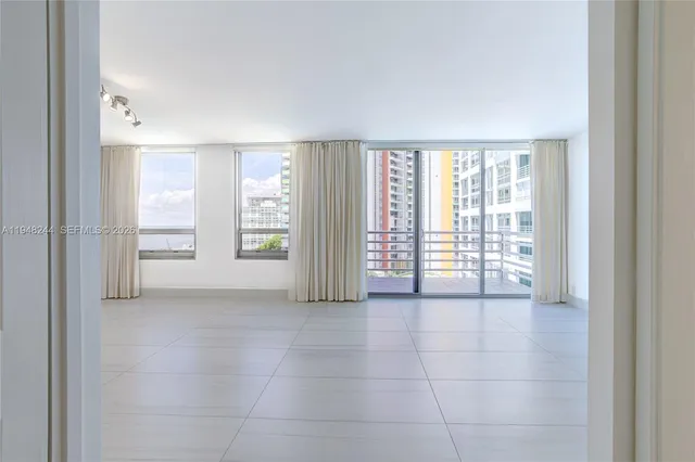 $3,700 | 1541 Brickell Avenue, Unit C1008, Miami, FL 33129