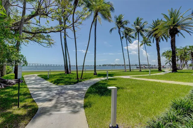 $3,700 | 1541 Brickell Avenue, Unit C1008, Miami, FL 33129