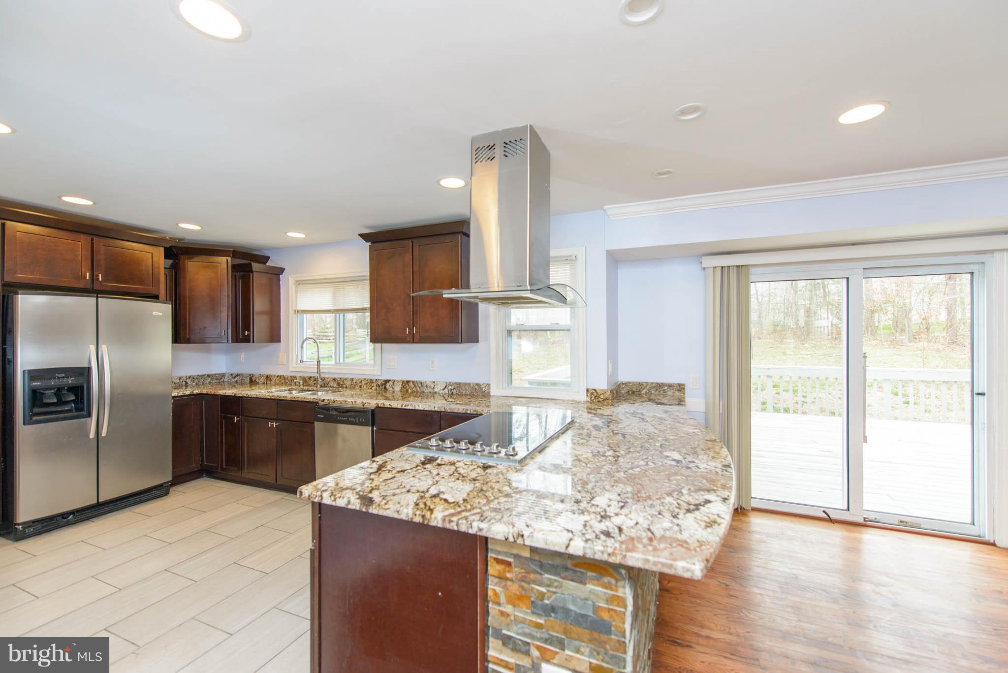10302 Balsamwood Drive Laurel, MD 20708 - Photo 7 of 30 Breakfast Bar and Viking Range!
