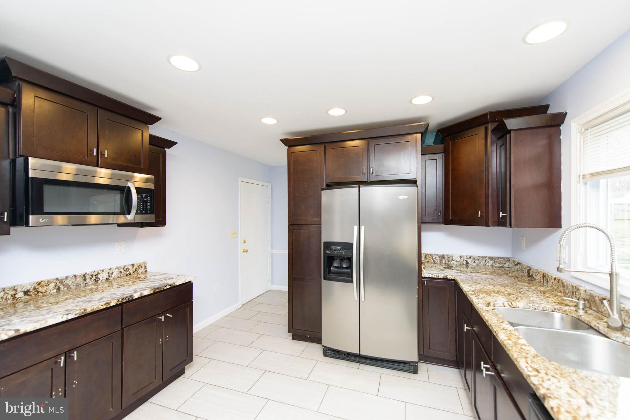 10302 Balsamwood Drive Laurel, MD 20708 - Photo 9 of 30 Large Upscale Kitchen