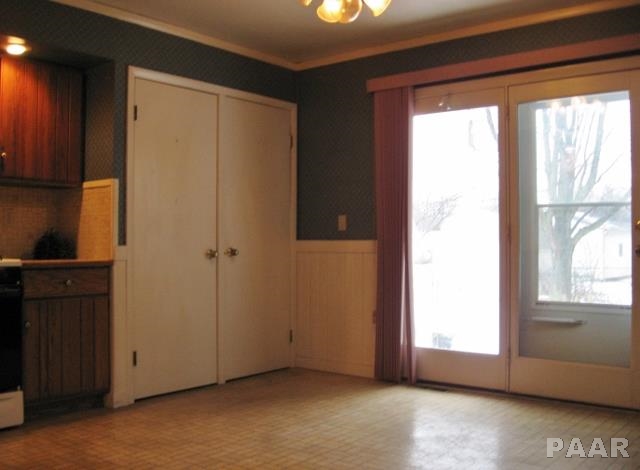 2014 Sheridan Road Pekin, IL 61554 - Photo 5 of 11