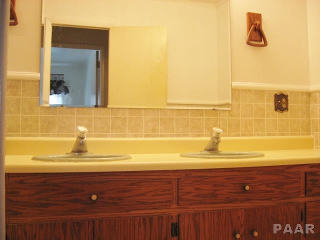 2014 Sheridan Road Pekin, IL 61554 - Photo 7 of 11